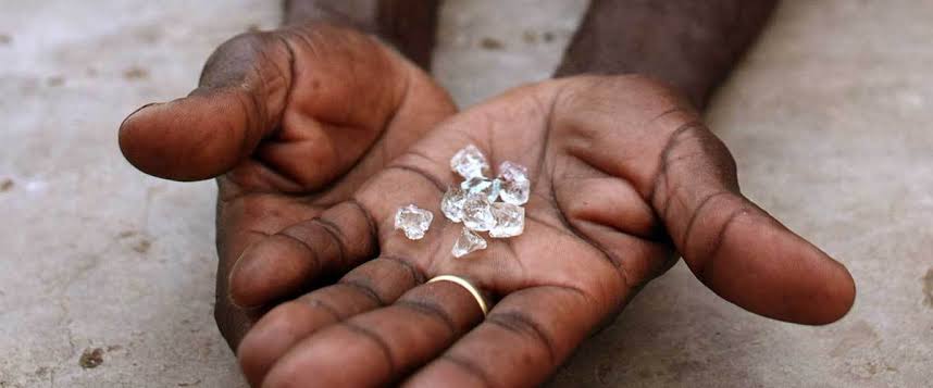 «الماس الأفريقي».. بريق مهنته القتل