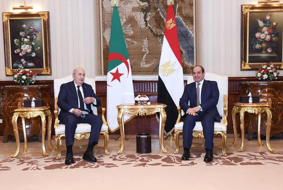 ناقشت ملفات هامة.. البيان المشترك حول زيارة رئيس الجزائر لمصر