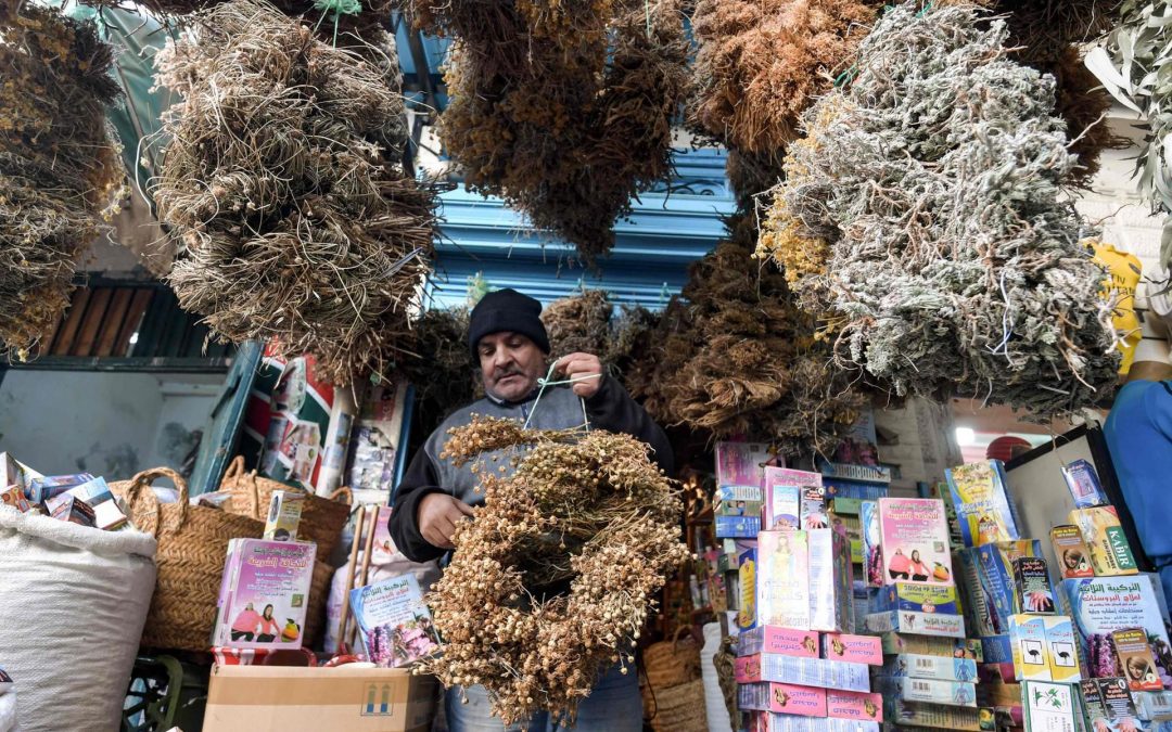 سوق البلاط العتيق.. أسرار وحكايات العلاج بالأعشاب في تونس